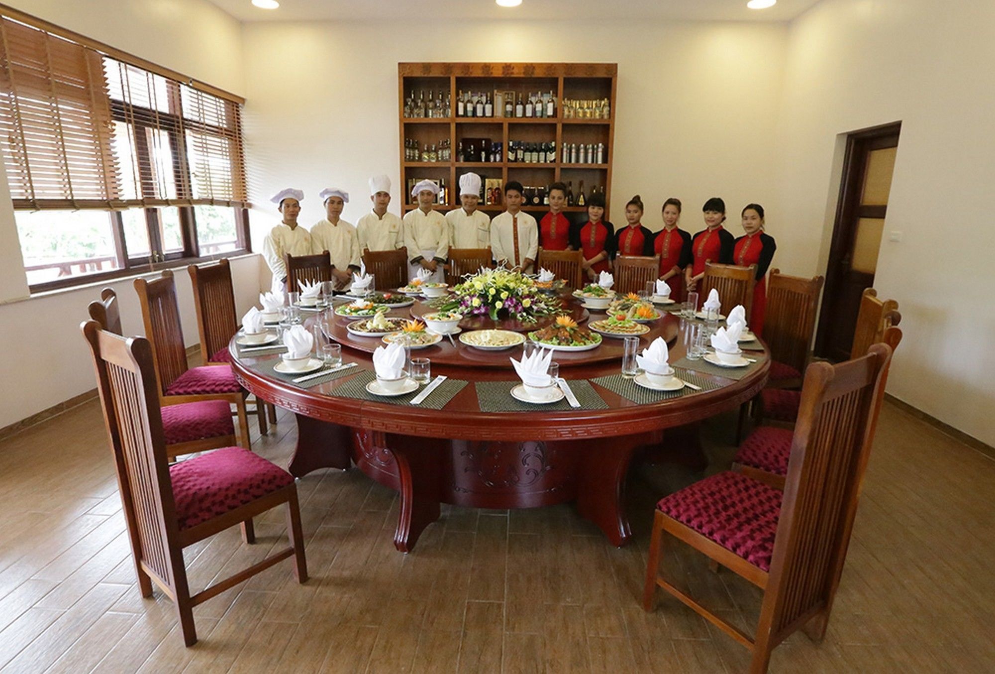 Hoa Binh Hotel Экстерьер фото